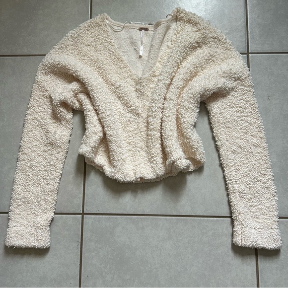 Free People Sweaters - Free People Popcorn Pullover sweater in a cream color